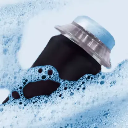 Oxy Bubble Pod kezelőfej kék kapszulával, habos környezetben